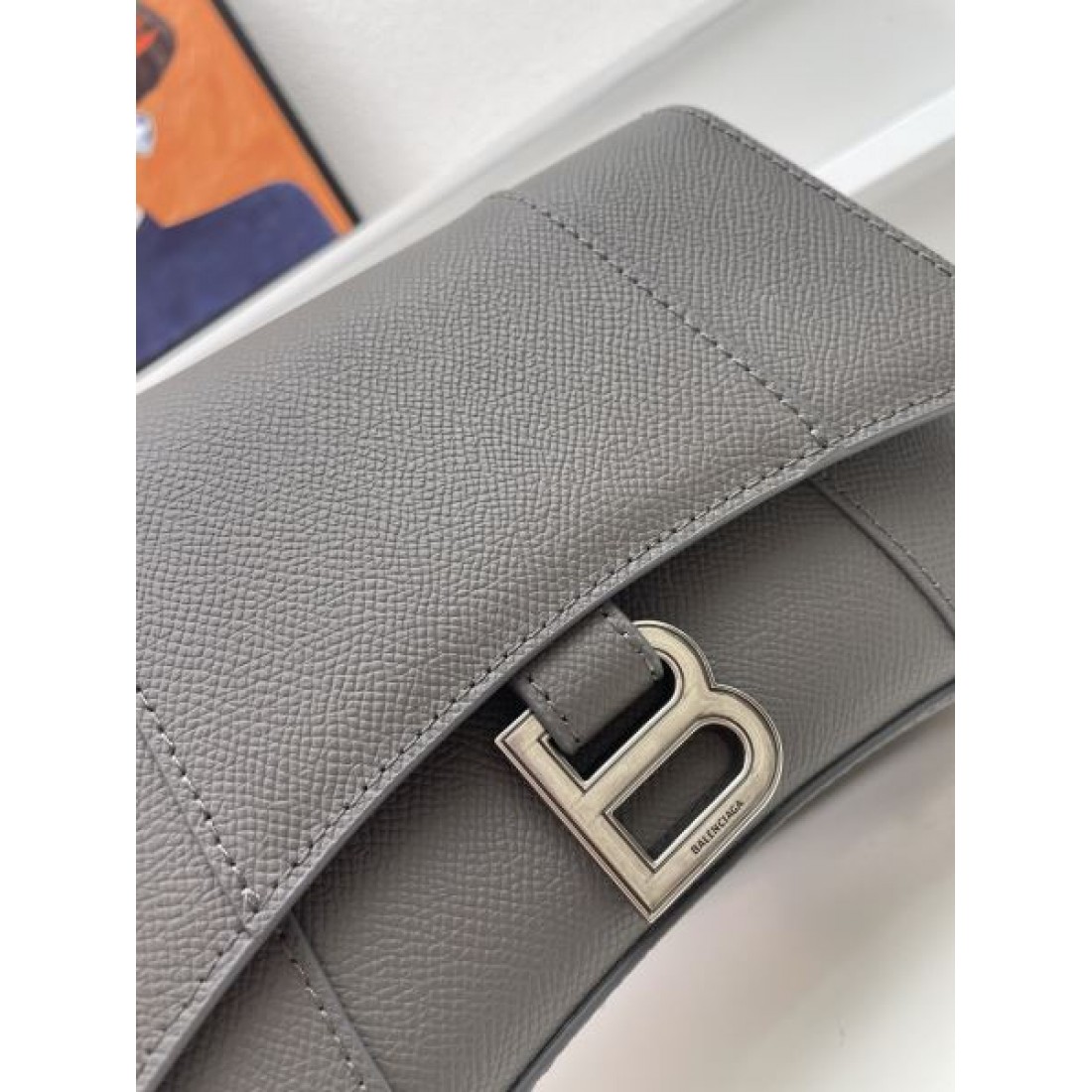 BALENCIAGA バレンシアガ 2024FW 秋冬の必需アイテム ショルダーバッグ - 画像 (8)