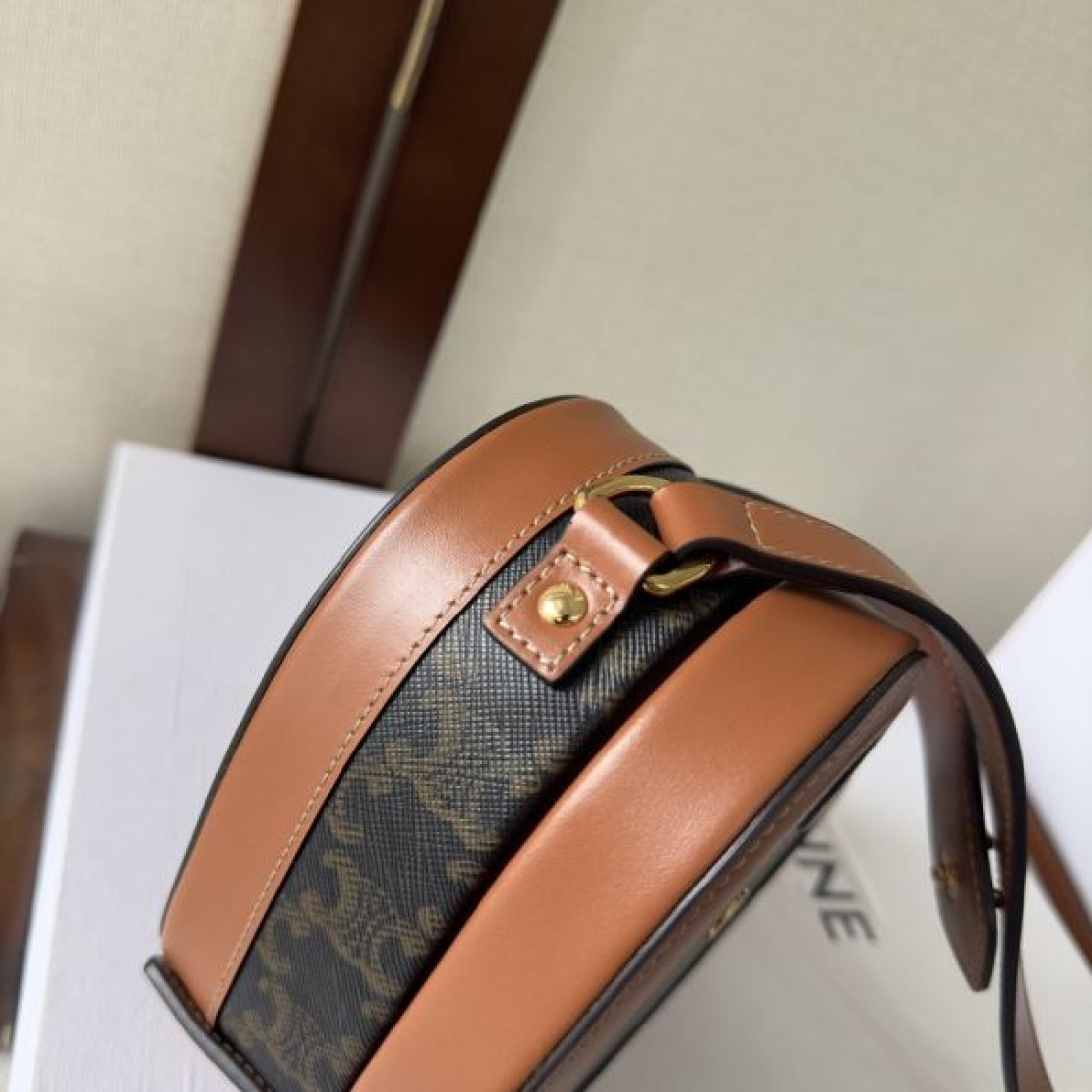 人気の高さがうかがえ 2024SS ショルダーバッグ CELINE セリーヌ - 画像 (8)