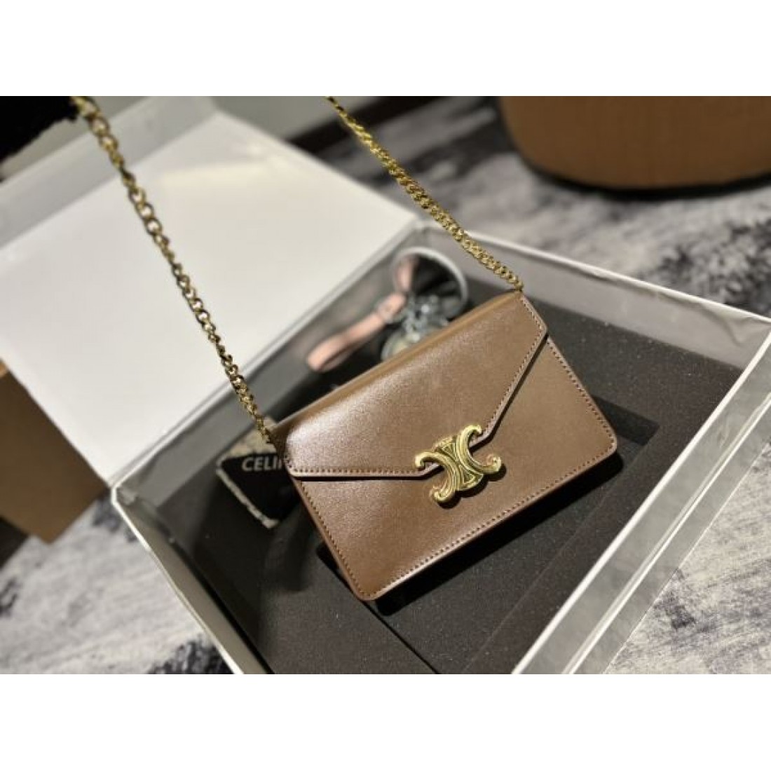 季節感あふれる注目の新作 2024SS ショルダーバッグ CELINE セリーヌ - 画像 (8)