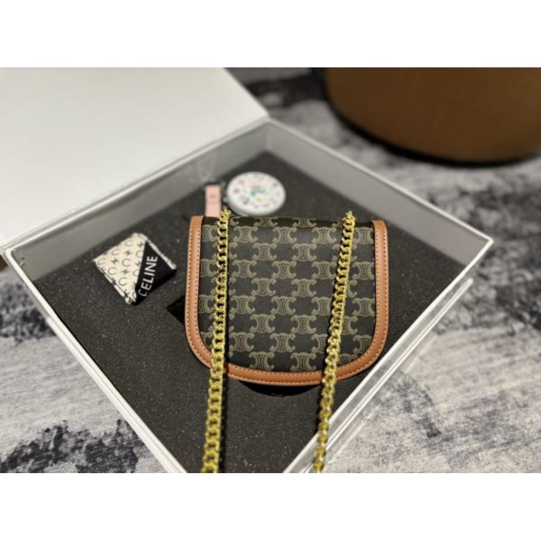 海外セレブが注目アイテム 2024SS ショルダーバッグ CELINE セリーヌ - 画像 (8)