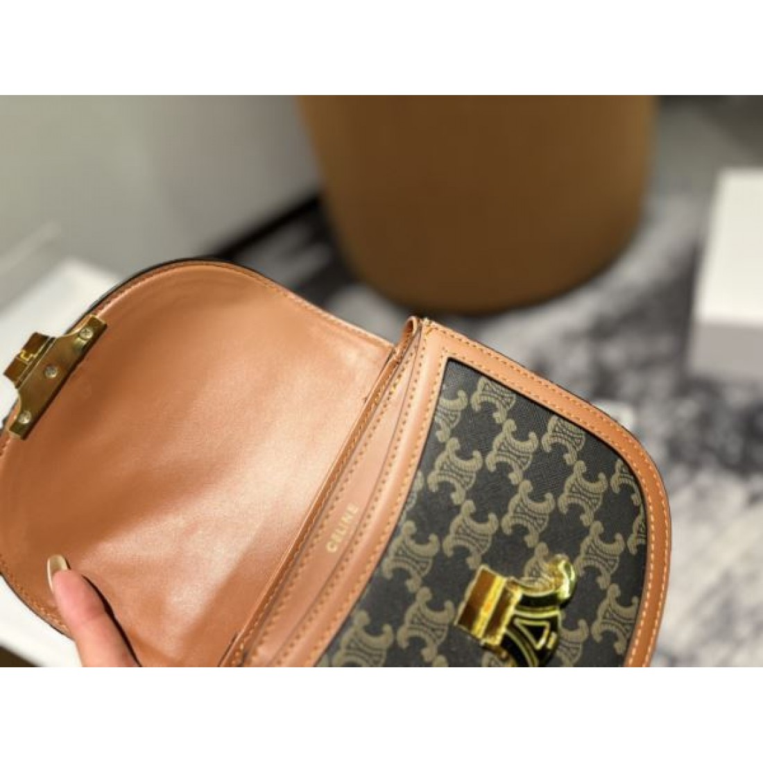 海外セレブが注目アイテム 2024SS ショルダーバッグ CELINE セリーヌ - 画像 (11)