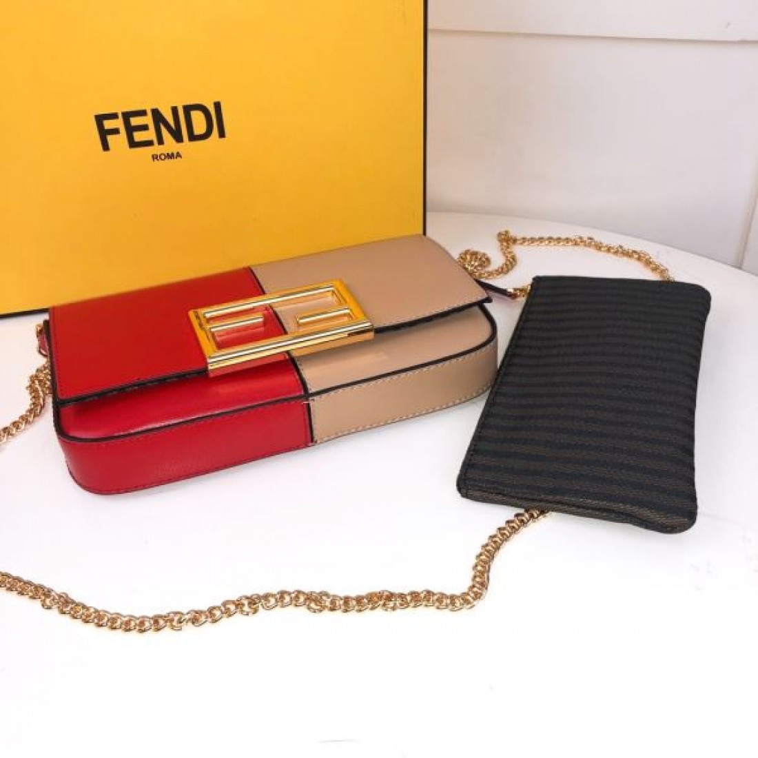 都会的な印象のスタイル 2024SS ショルダーバッグ FENDI フェンデイ - 画像 (7)