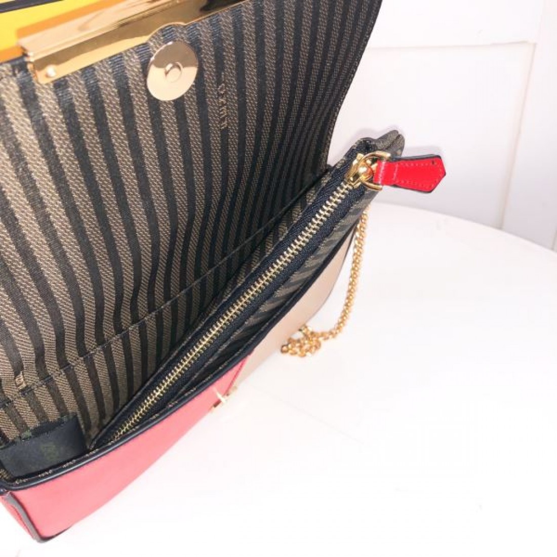都会的な印象のスタイル 2024SS ショルダーバッグ FENDI フェンデイ - 画像 (10)