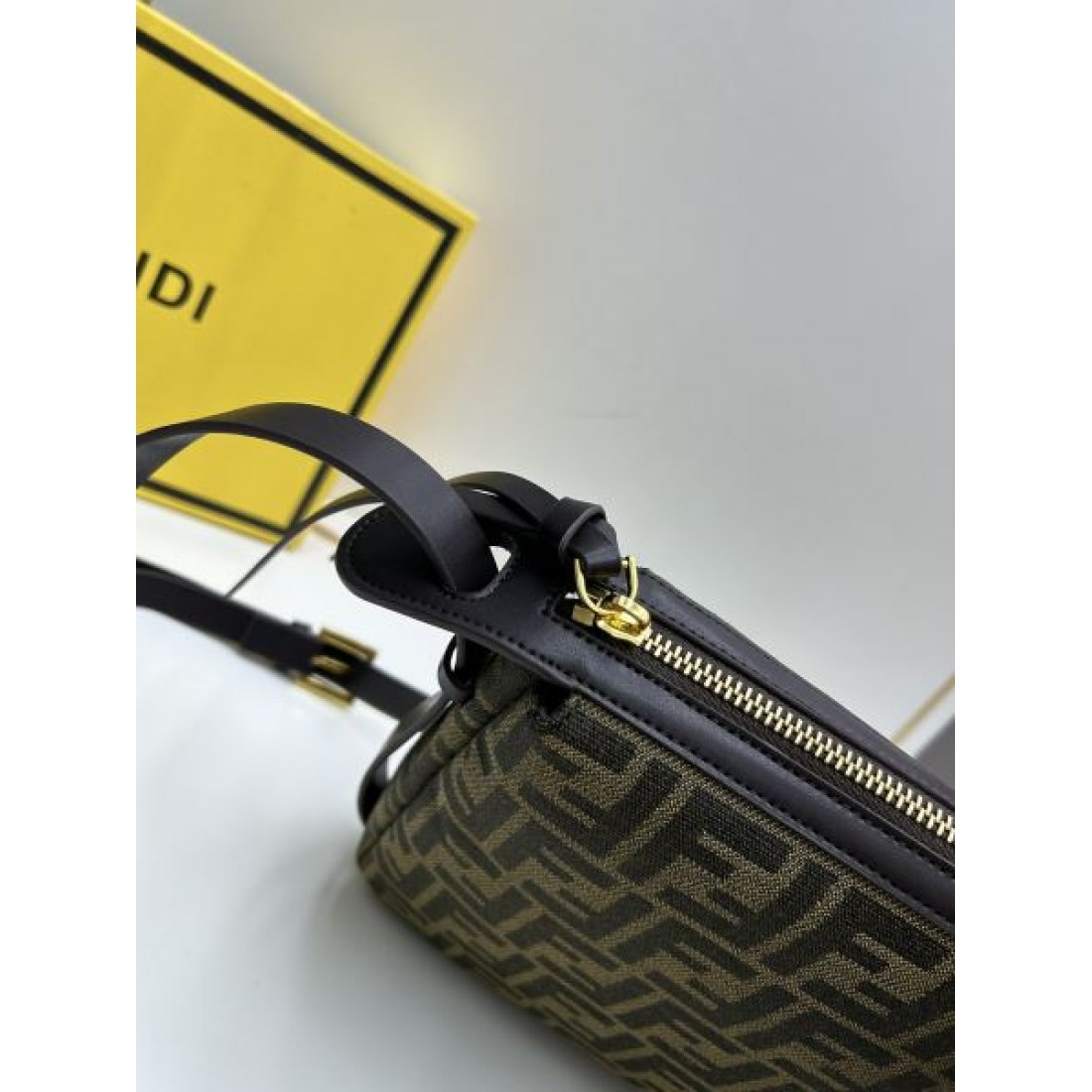 FENDI フェンデイ 2024FW 断然オススメな人気新作 ショルダーバッグ - 画像 (7)