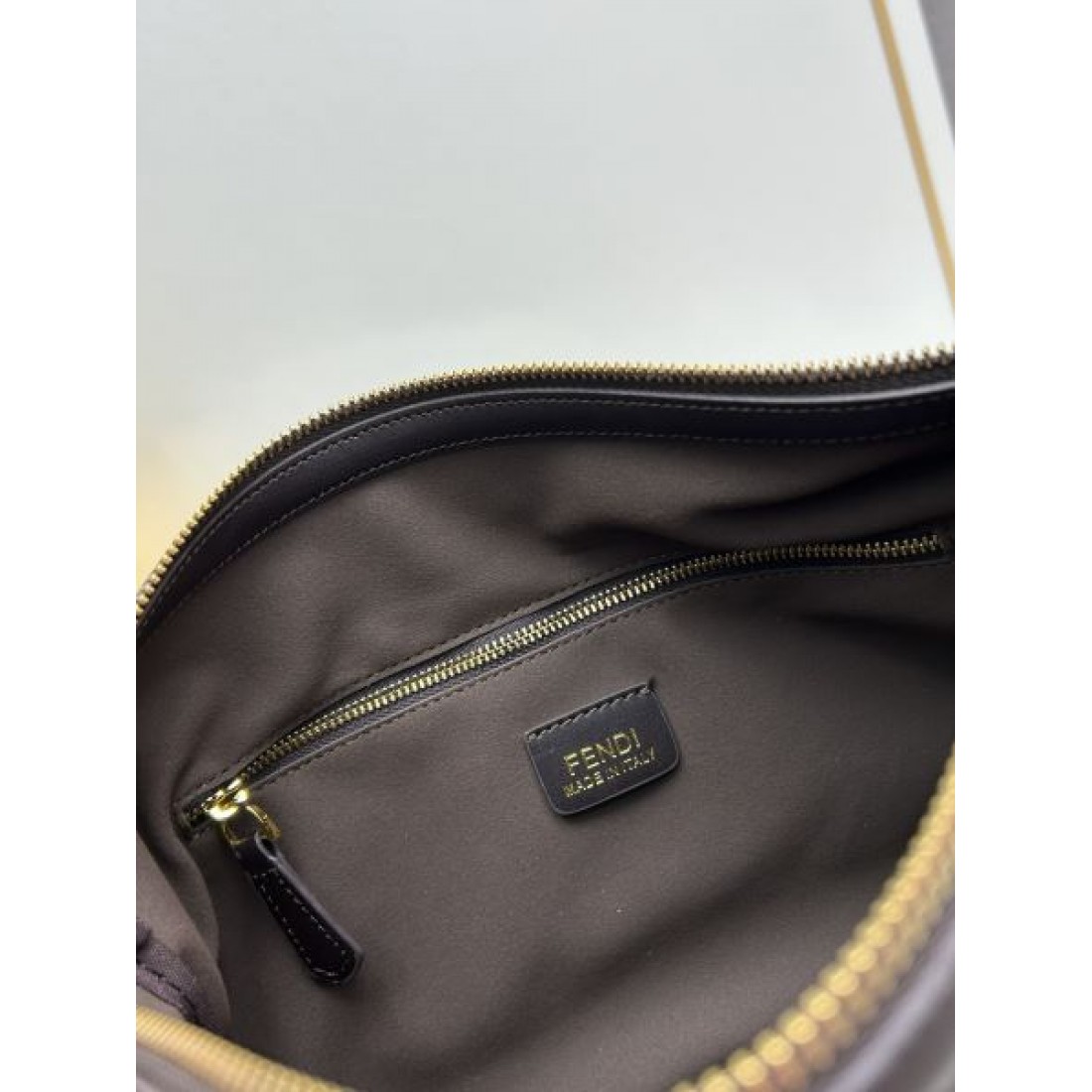 FENDI フェンデイ 2024FW 断然オススメな人気新作 ショルダーバッグ - 画像 (9)
