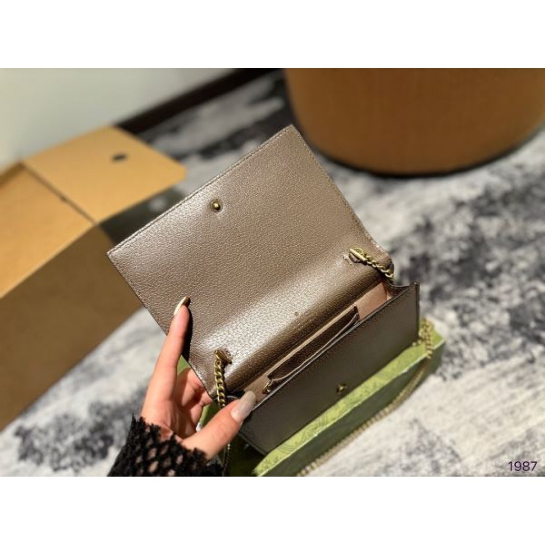 トレンドのコーディネート 2024SS ショルダーバッグ GUCCI グッチ - 画像 (10)