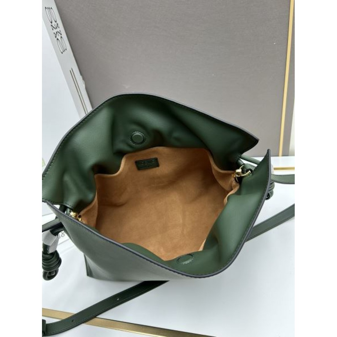 おしゃれな人は愛用中！ 2024SS ショルダーバッグ LOEWE ロエベ - 画像 (8)