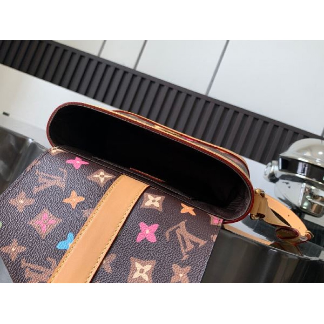 2024SS ブームは再熱中 LOUIS VUITTON ルイヴィトン ショルダーバッグ - 画像 (8)
