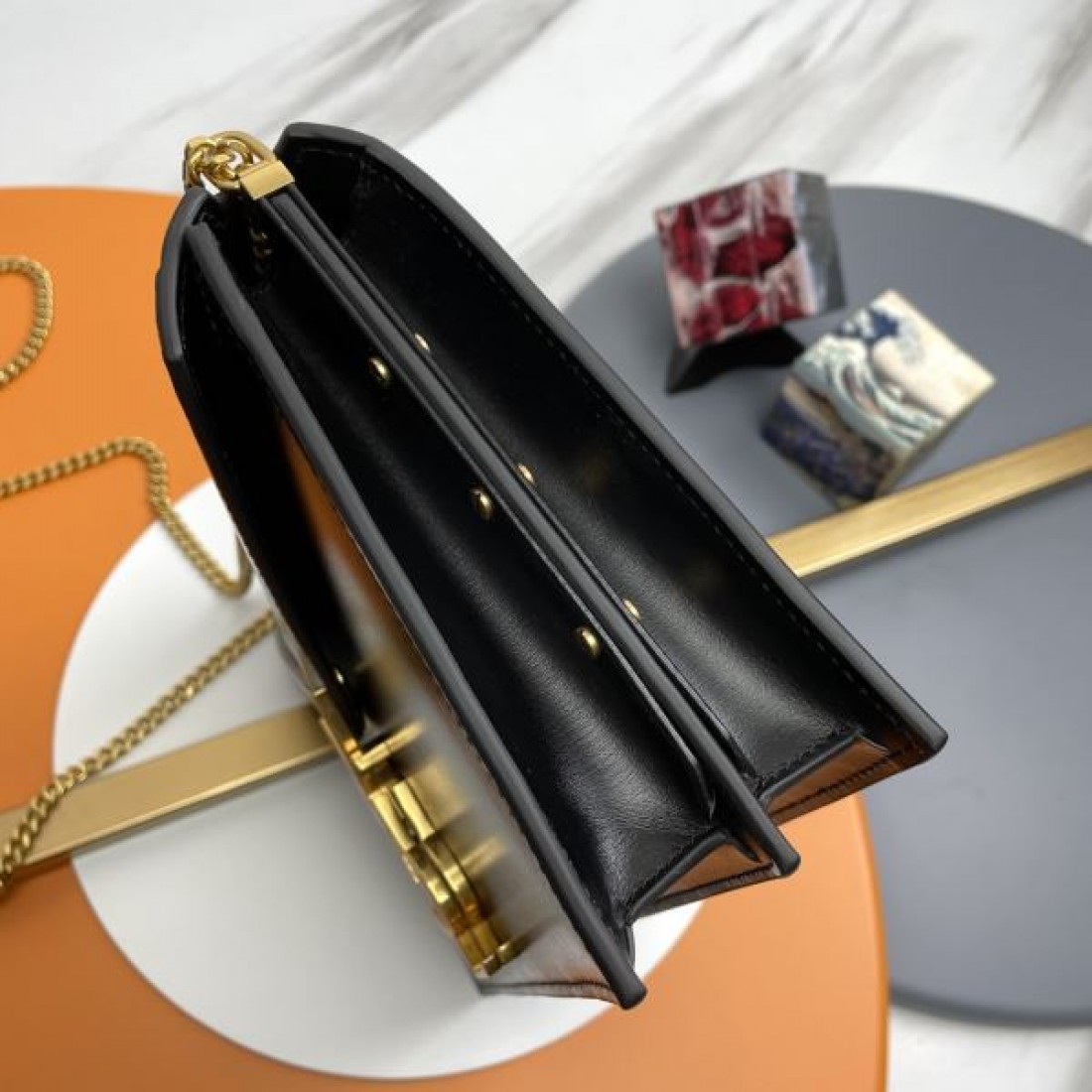 2024SS 着やすい色味 YSL イヴ サンローラン ショルダーバッグ - 画像 (7)