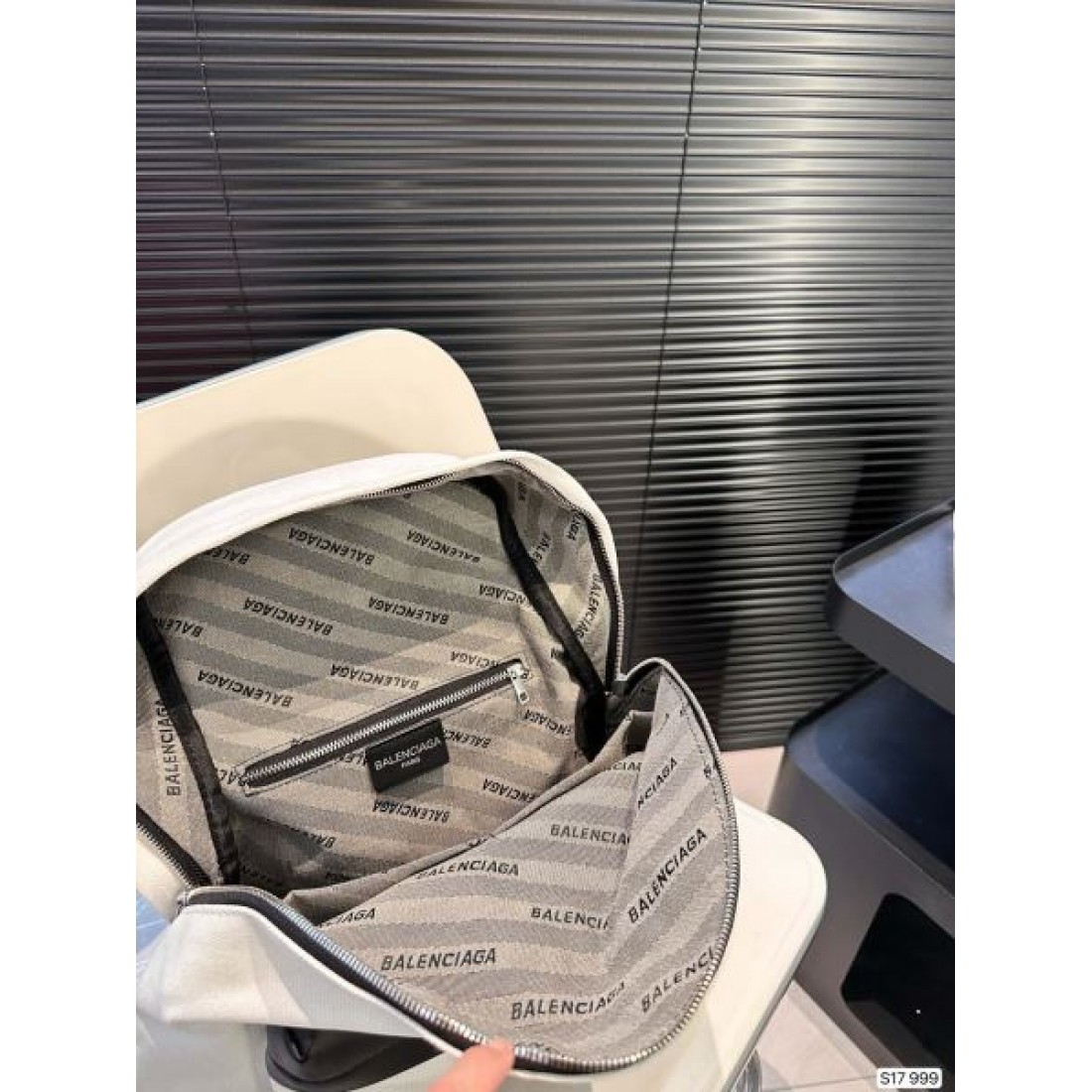 存在感絶大スタイル 2024SS バックパック BALENCIAGA バレンシアガ - 画像 (10)