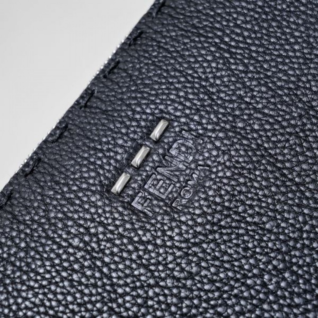 2024SS デイリーにおすすめの1品 FENDI フェンデイ クラッチバッグ - 画像 (8)