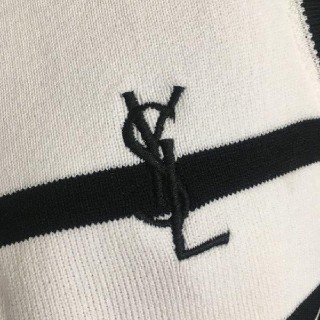 2024SS ニットベスト YSL イヴ サンローラン 愛用者が続出中 - 画像 (9)
