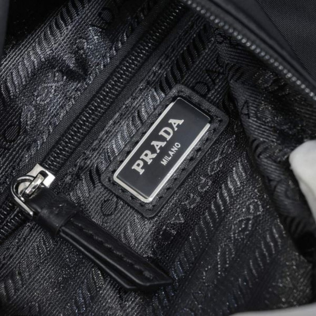 2024SS 最短1週間 日本未発売 PRADA プラダ チェストバッグ - 画像 (9)