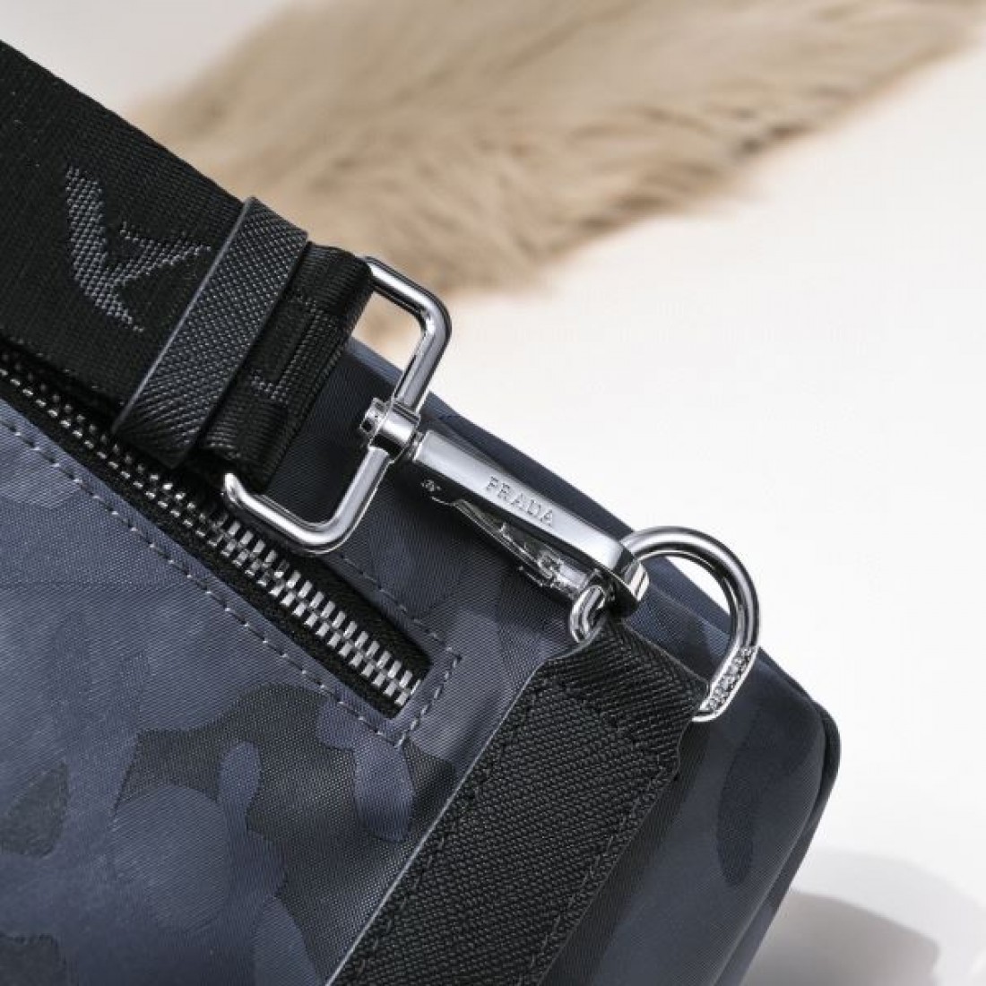 2024FW チェストバッグ PRADA プラダ 今年のトレンドを先取り - 画像 (7)