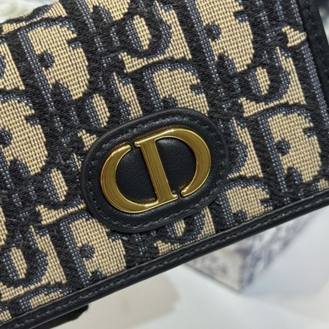 DIOR ディオール 2024SS 今年らしい優秀アイテム 二つ折り財布 - 画像 (7)