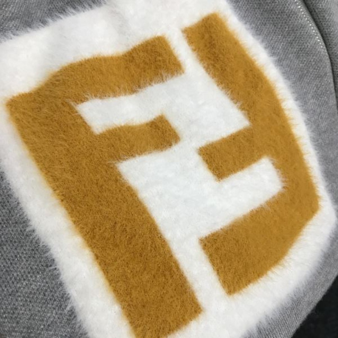 FENDI フェンデイ ニットカーディガン 2024FW 最後の秋冬コレクション - 画像 (9)