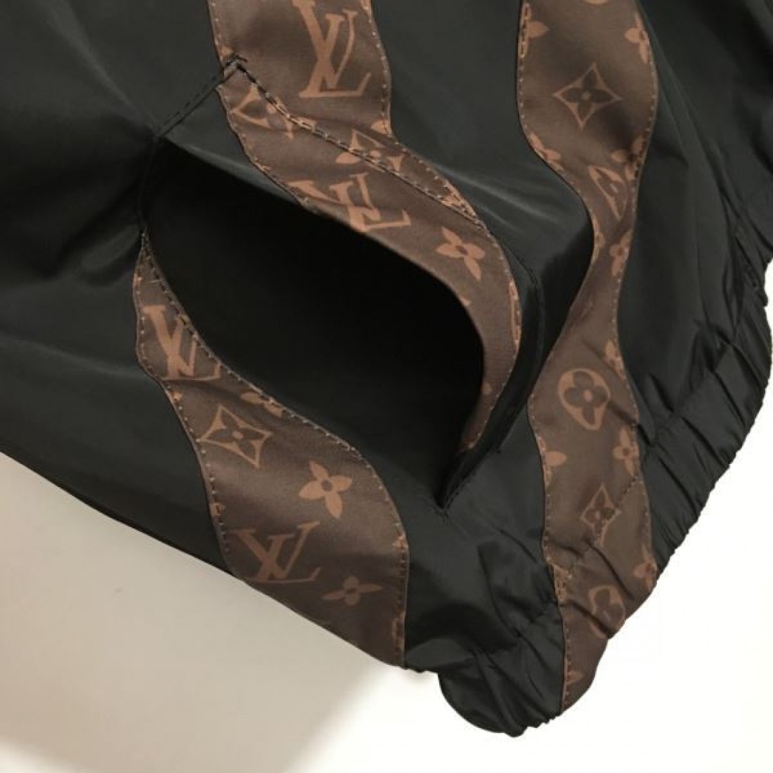 LOUIS VUITTON ルイヴィトン トレンチコート 2024FW きちんと感が強い - 画像 (7)
