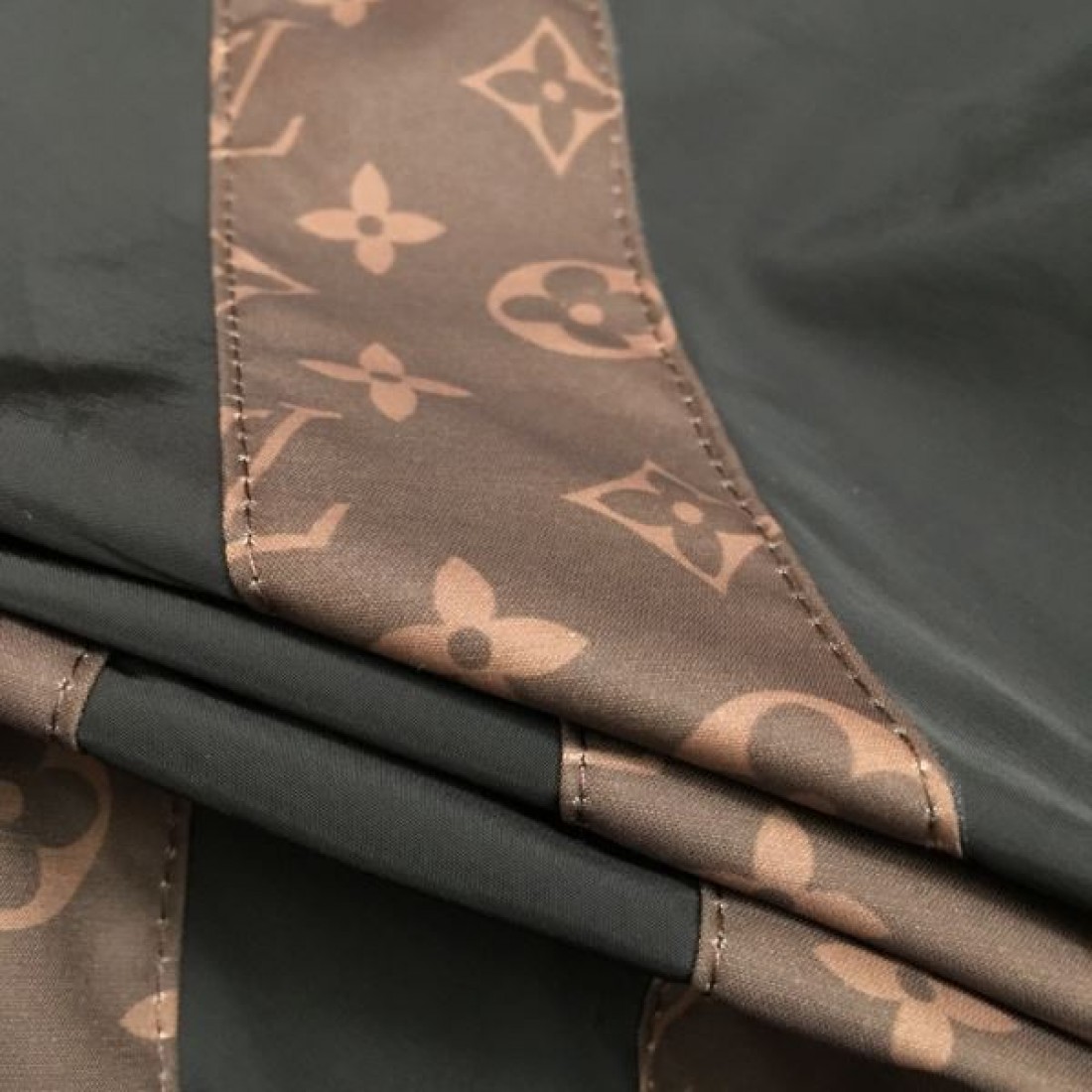 LOUIS VUITTON ルイヴィトン トレンチコート 2024FW きちんと感が強い - 画像 (9)