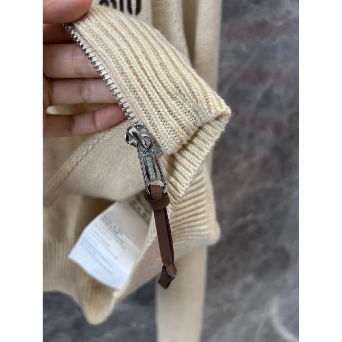 MIU MIU ミュウミュウ ニットカーディガン 2024FW 海外よりお届け限定品 - 画像 (8)