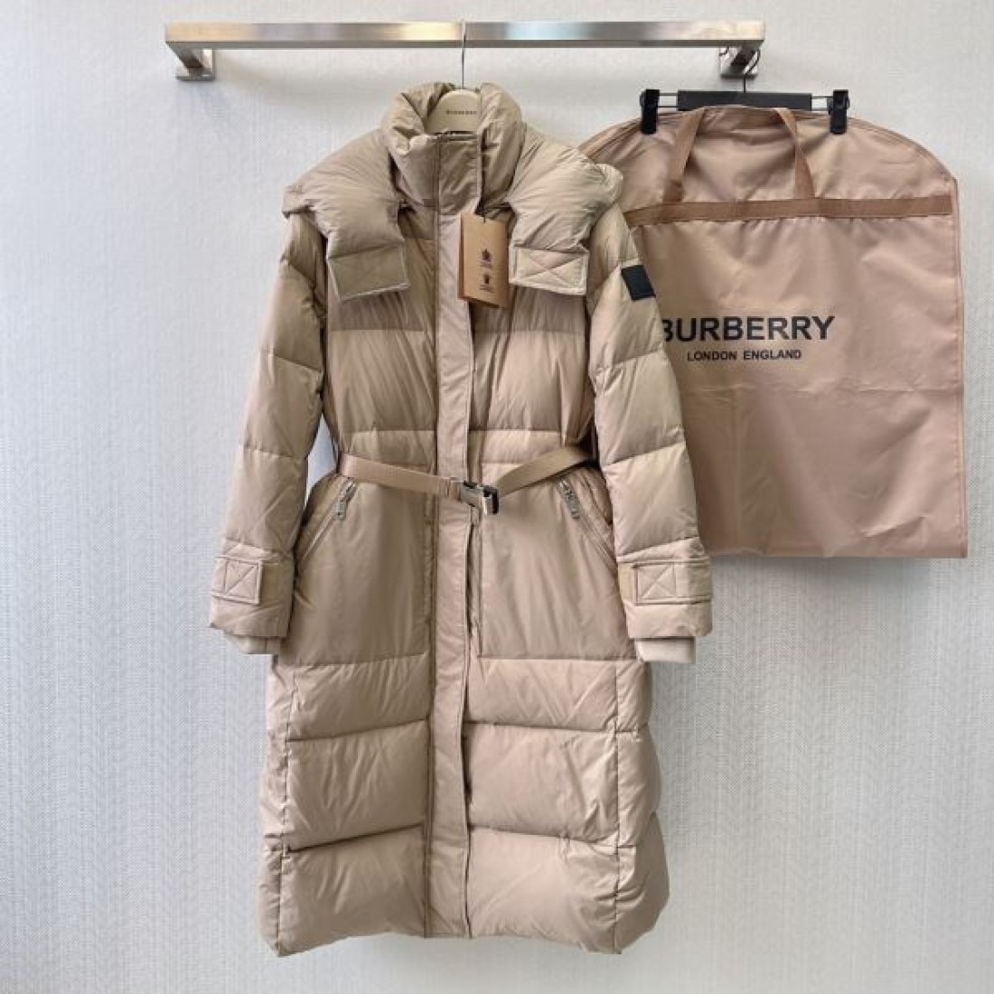 BURBERRY バーバリー レディース 用ダウンジャケット 2024FW 季節を問わず活躍し - 画像 (4)