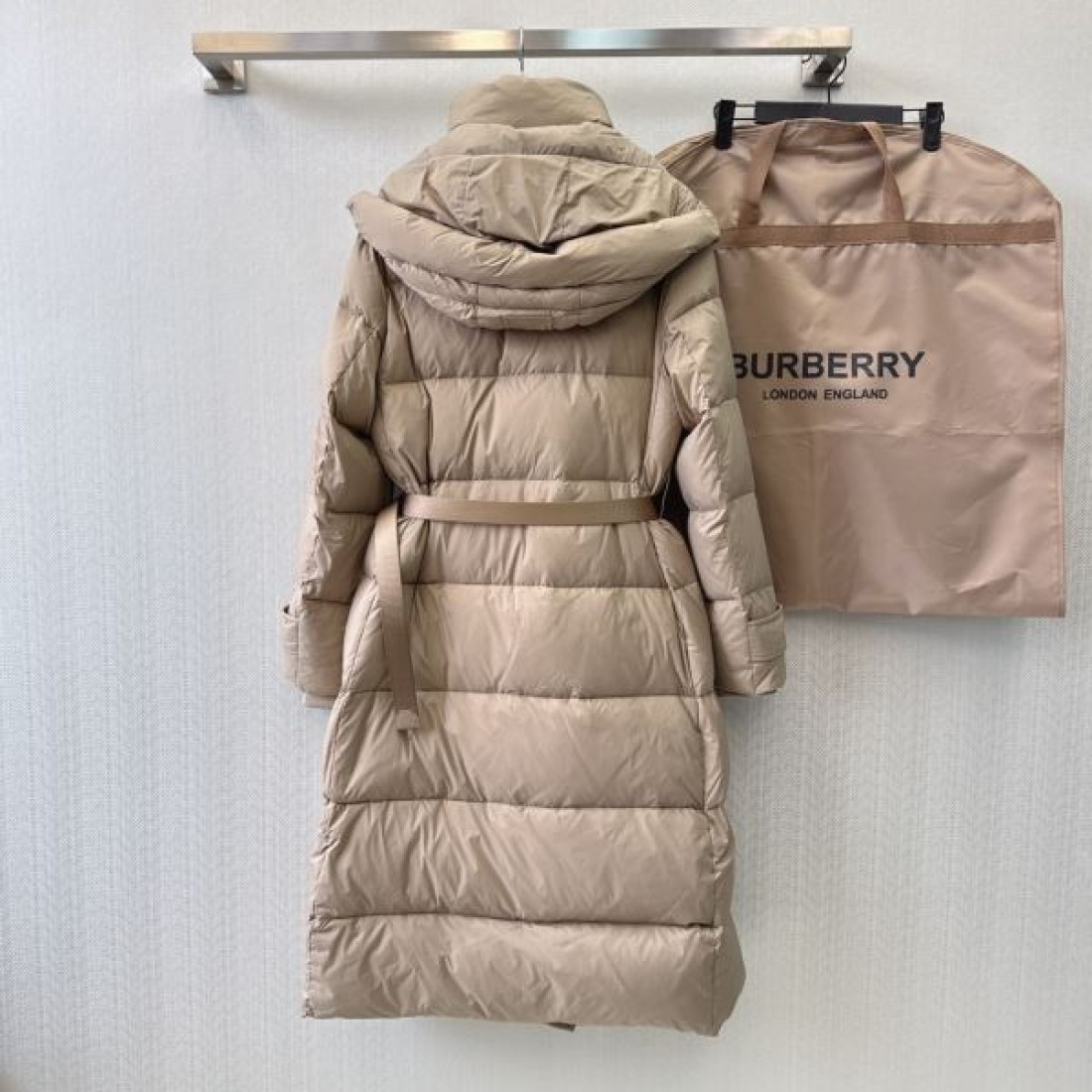 BURBERRY バーバリー レディース 用ダウンジャケット 2024FW 季節を問わず活躍し - 画像 (5)