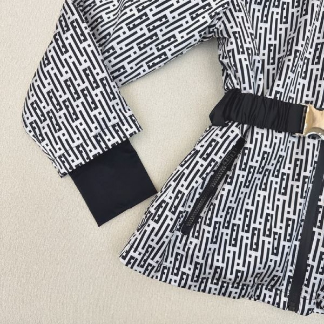 FENDI フェンデイ レディース 用ダウンジャケット 2024FW お気に入りの上品 - 画像 (11)