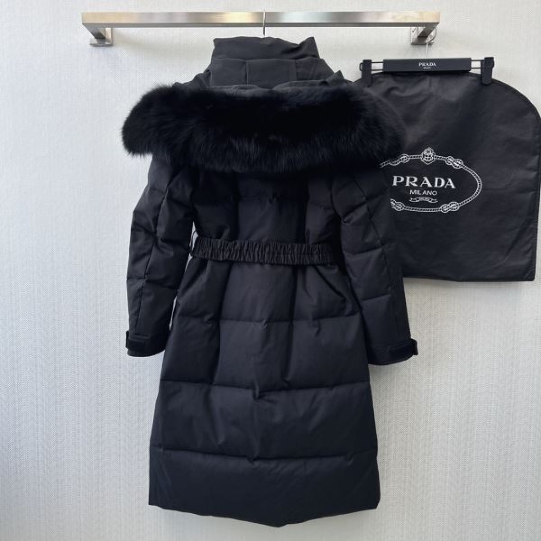 PRADA プラダ レディース 用ダウンジャケット 2024FW ロングシーズン活躍 - 画像 (4)