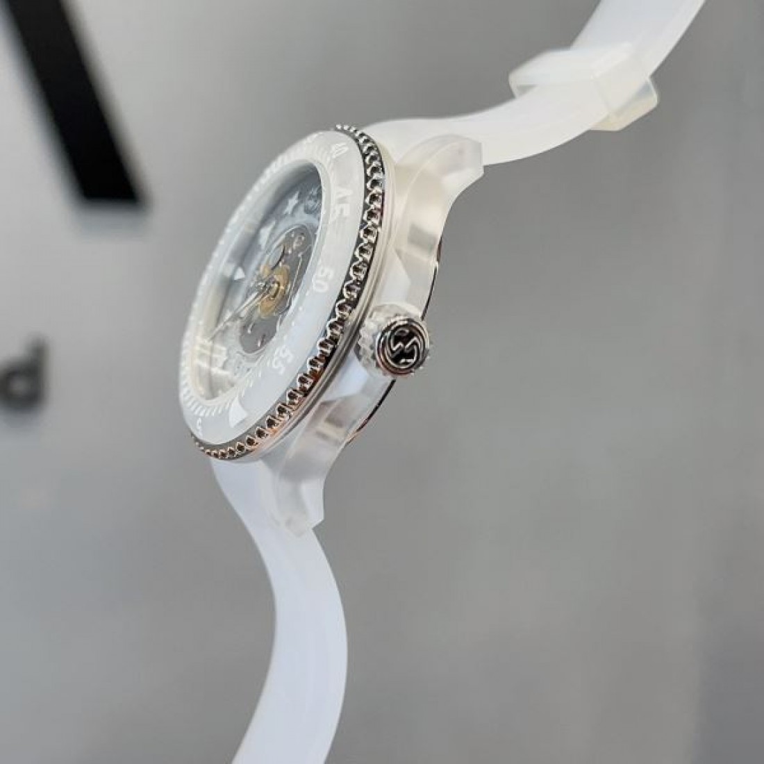 2024SS 目を引くーデザインが特徴的 GUCCI グッチ 時計 ウォッチ - 画像 (7)