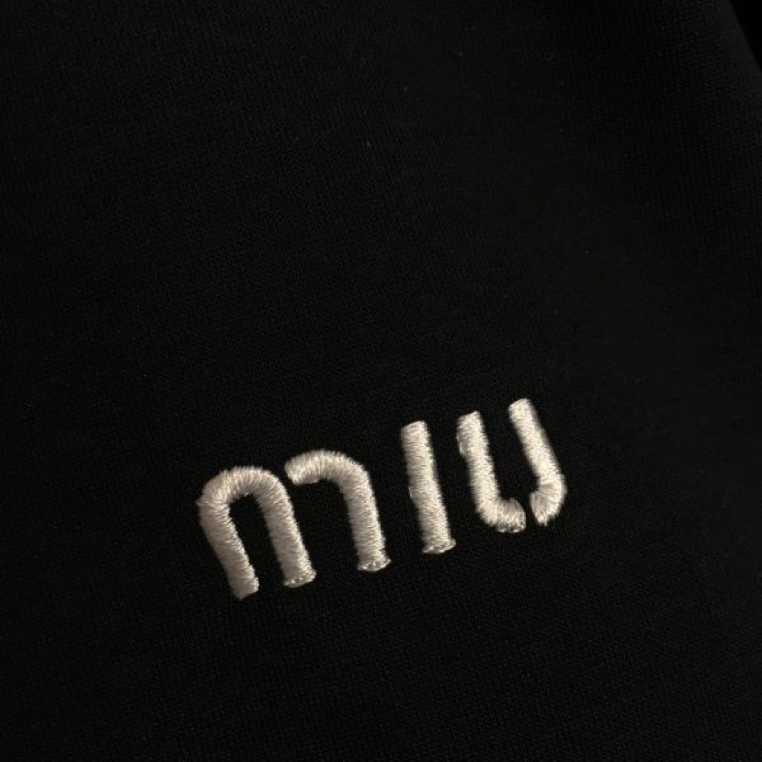 MIU MIU ミュウミュウ 上下セット 2024FW 個性的なデザイン - 画像 (9)