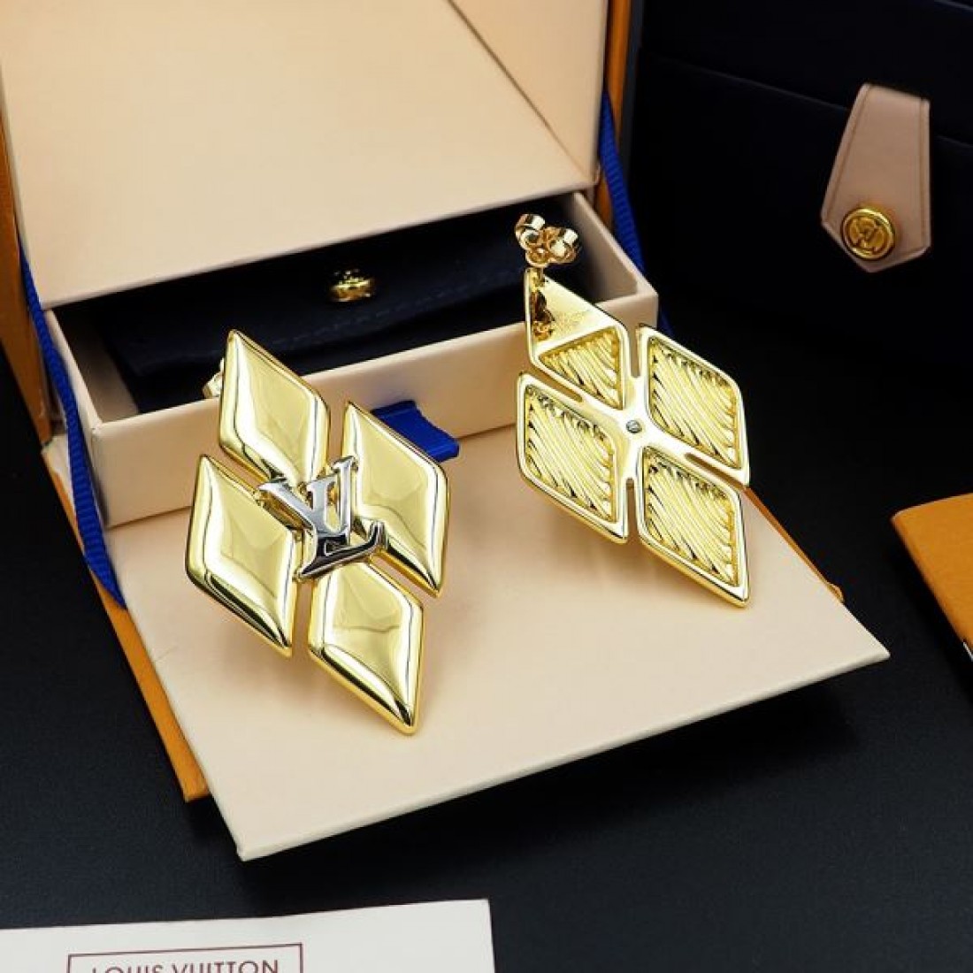 春夏トレンド 2024SS イヤリング LOUIS VUITTON ルイヴィトン - 画像 (8)