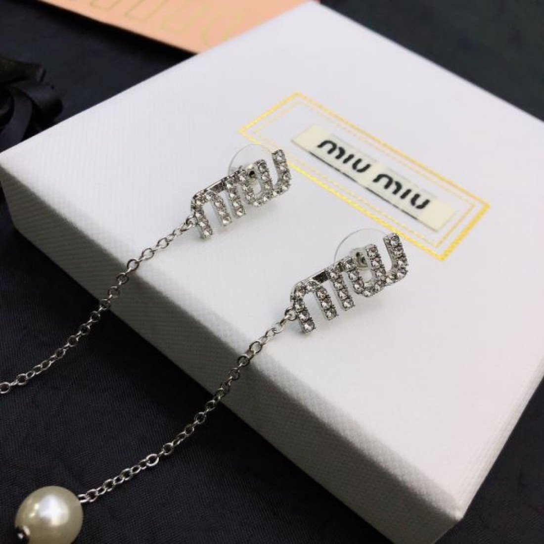春色先取り 2024SS イヤリング MIU MIU ミュウミュウ - 画像 (9)