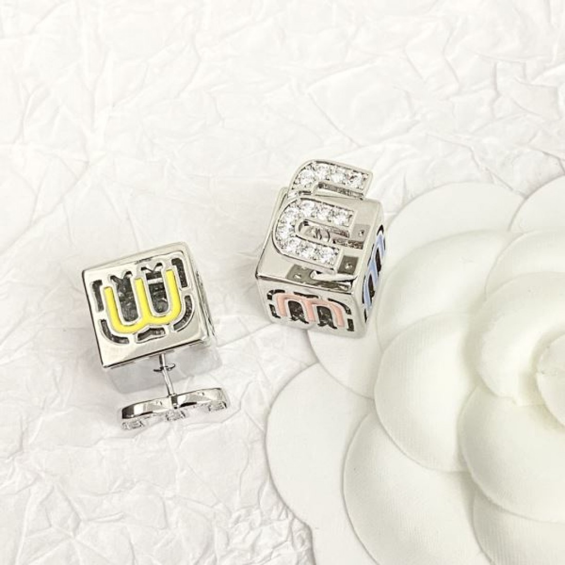 永遠の定番商品 2024SS イヤリング MIU MIU ミュウミュウ - 画像 (8)