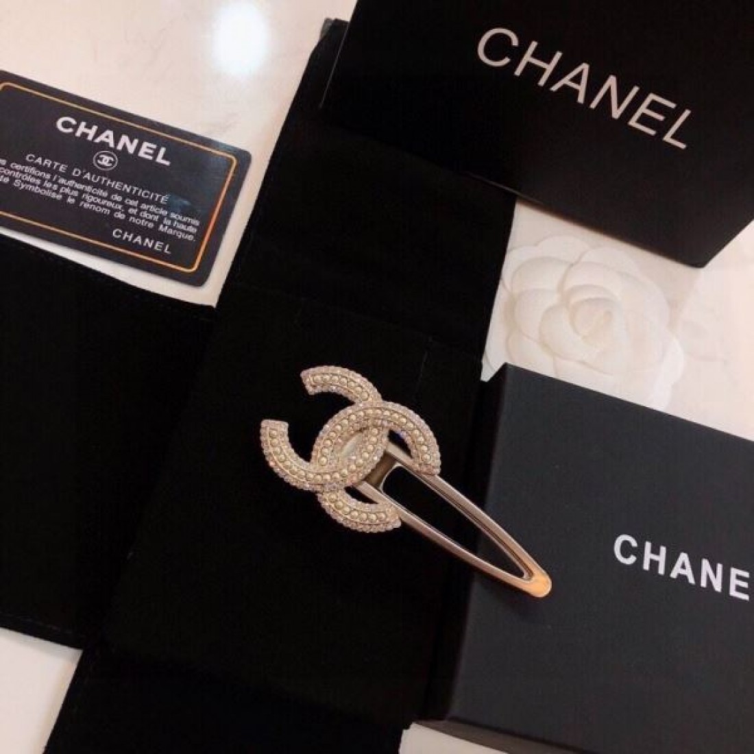 普段使いに最適の大人スタイル 2024SS 髪飾り CHANEL シャネル - 画像 (8)
