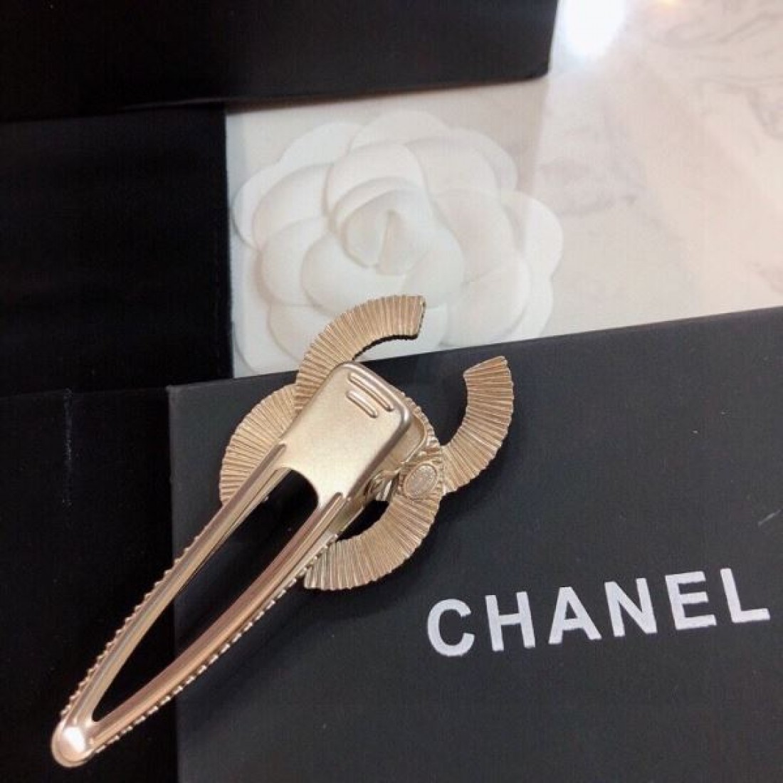 普段使いに最適の大人スタイル 2024SS 髪飾り CHANEL シャネル - 画像 (9)