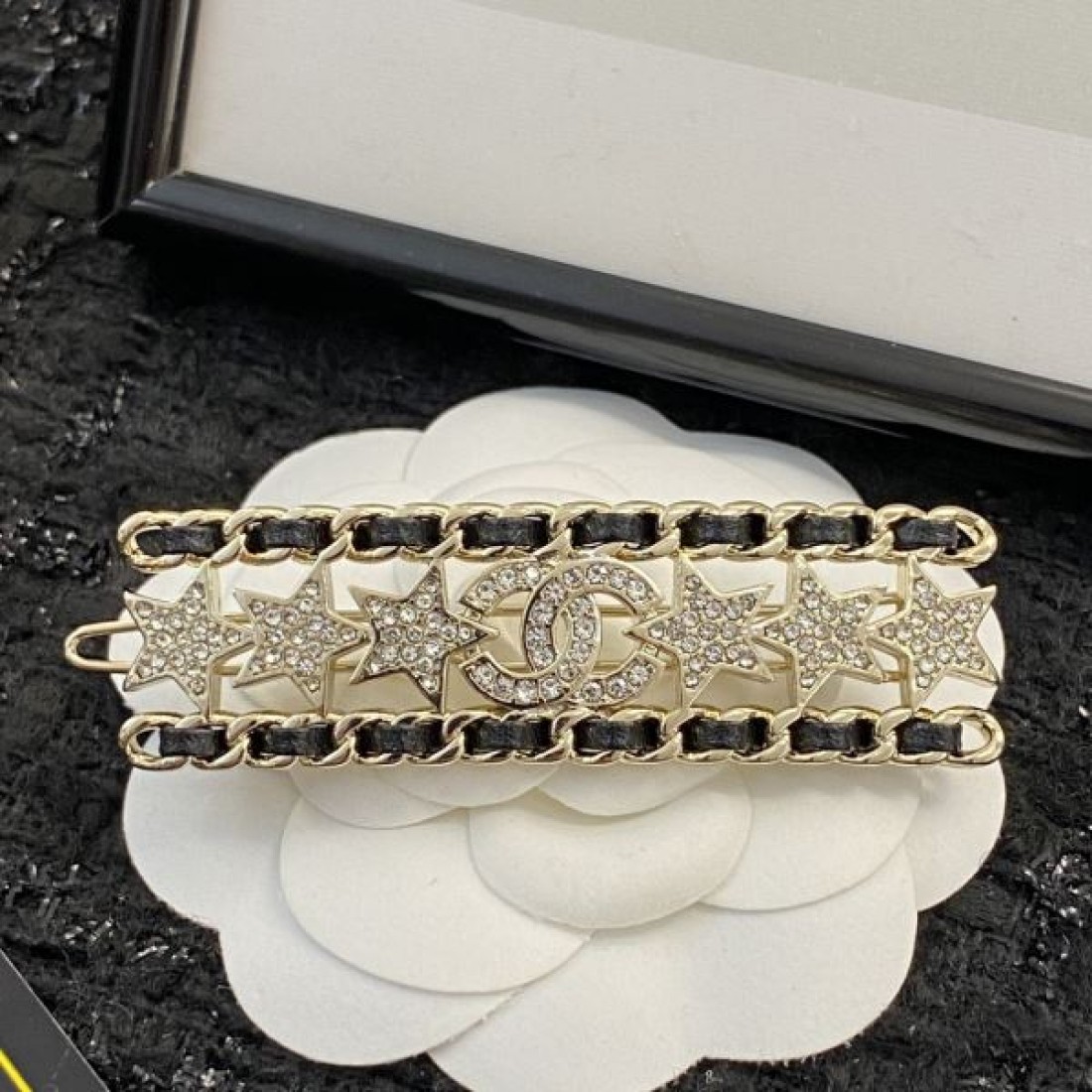 CHANEL シャネル 主役になる個性的なアイテム 2024SS 髪飾り - 画像 (7)