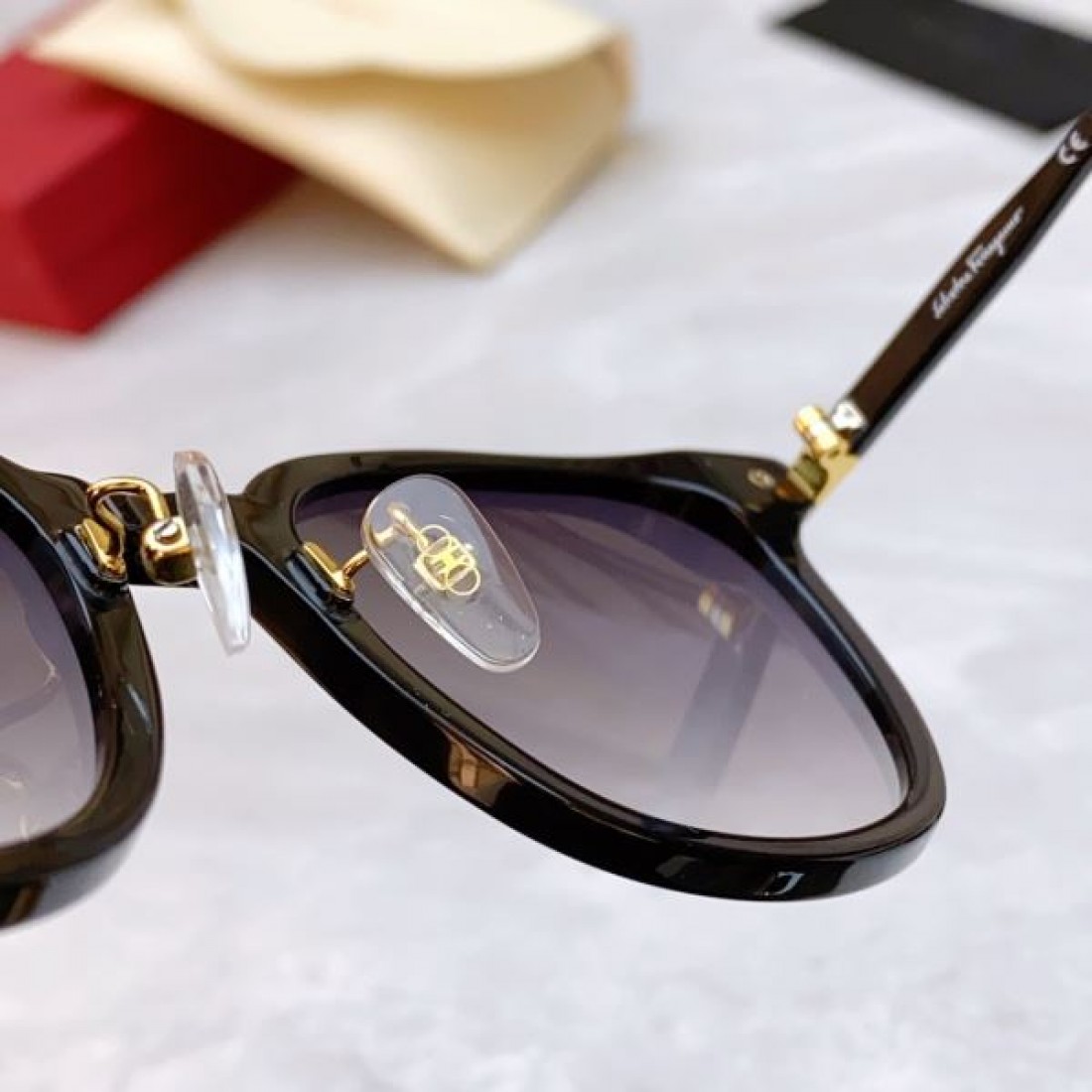 FERRAGAMO サルヴァトーレ フェラガモ 2024SS サングラス 今季トレンド - 画像 (8)