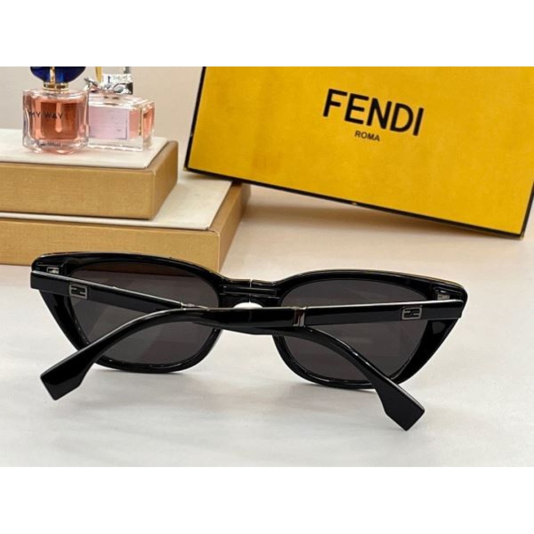 2024FW サングラス FENDI フェンデイ 気軽におしゃれを楽しめる - 画像 (8)