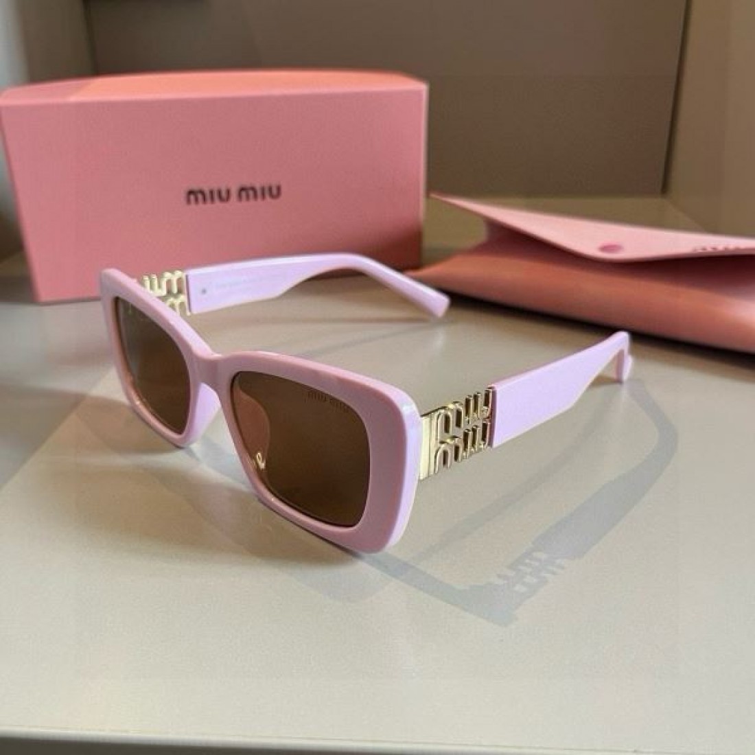 MIU MIU ミュウミュウ 2024SS サングラス 夏に大注目アイテム - 画像 (7)
