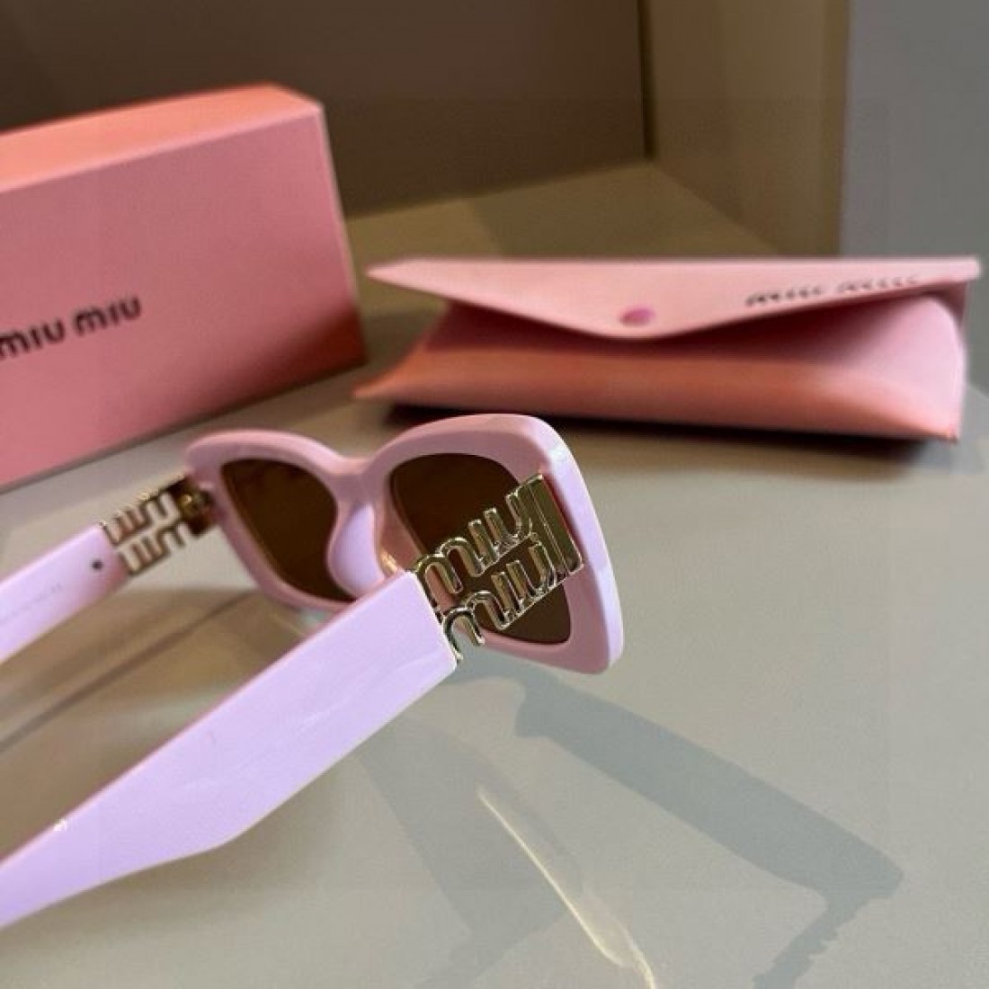 MIU MIU ミュウミュウ 2024SS サングラス 夏に大注目アイテム - 画像 (8)