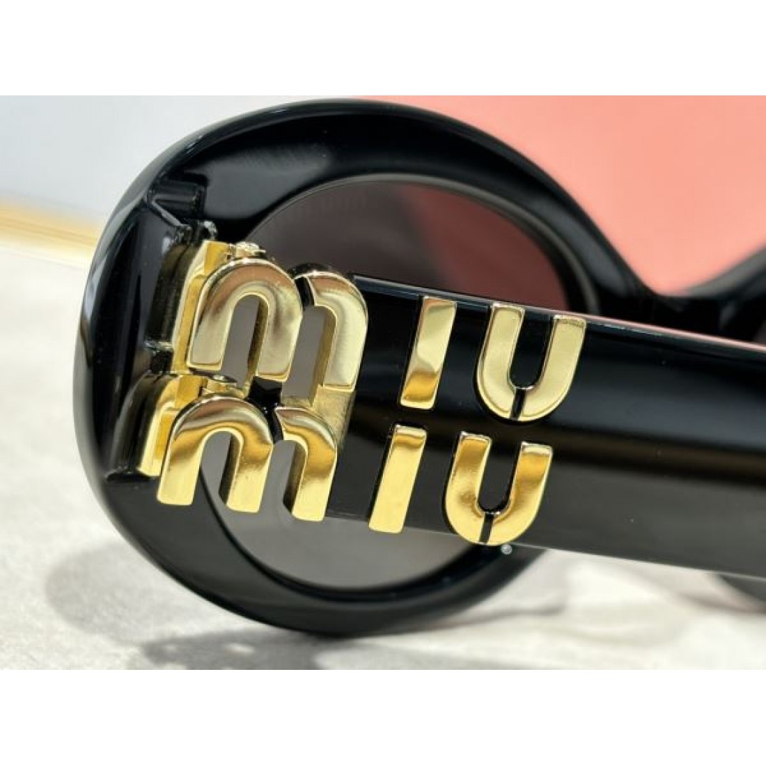 2024FW サングラス MIU MIU ミュウミュウ スマートな印象 - 画像 (8)
