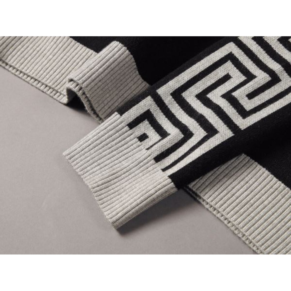 2024SS 発売極限状態！ VERSACE ヴェルサーチェ セーター - 画像 (8)