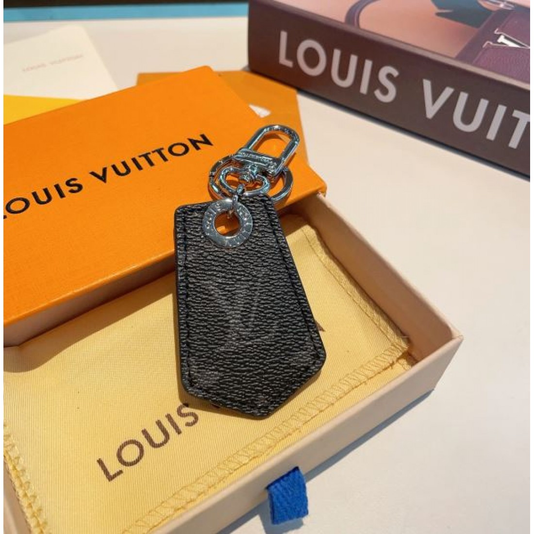 2024SS キーホルダー LOUIS VUITTON ルイヴィトン HOT品質保証 - 画像 (8)