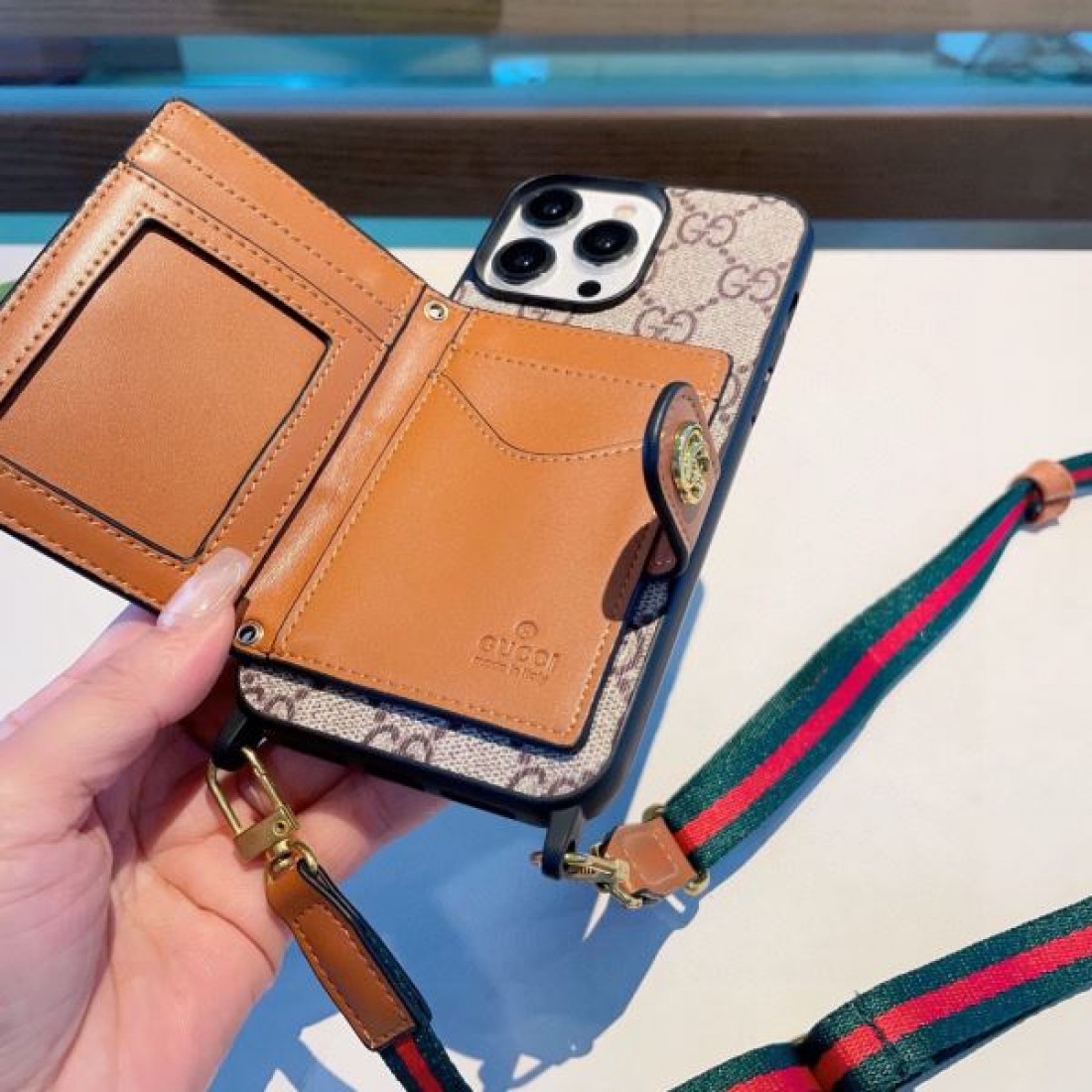 GUCCI グッチ 2024SS 抜群な魅力的なアイテム iphone携帯ケース - 画像 (9)