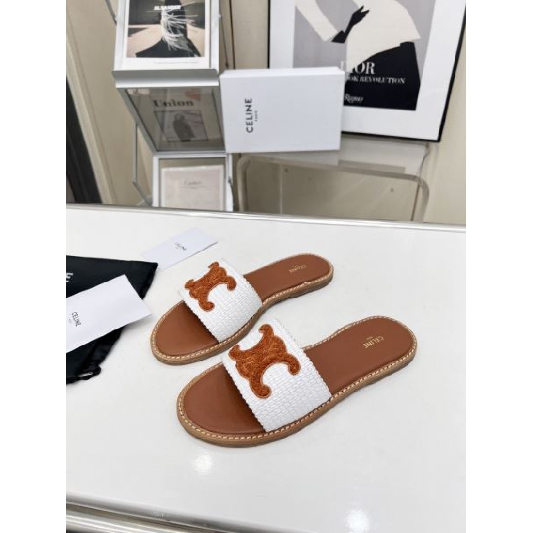 2024SS セレブも夢中ブランド新作 CELINE セリーヌ レディーススリッパ - 画像 (8)