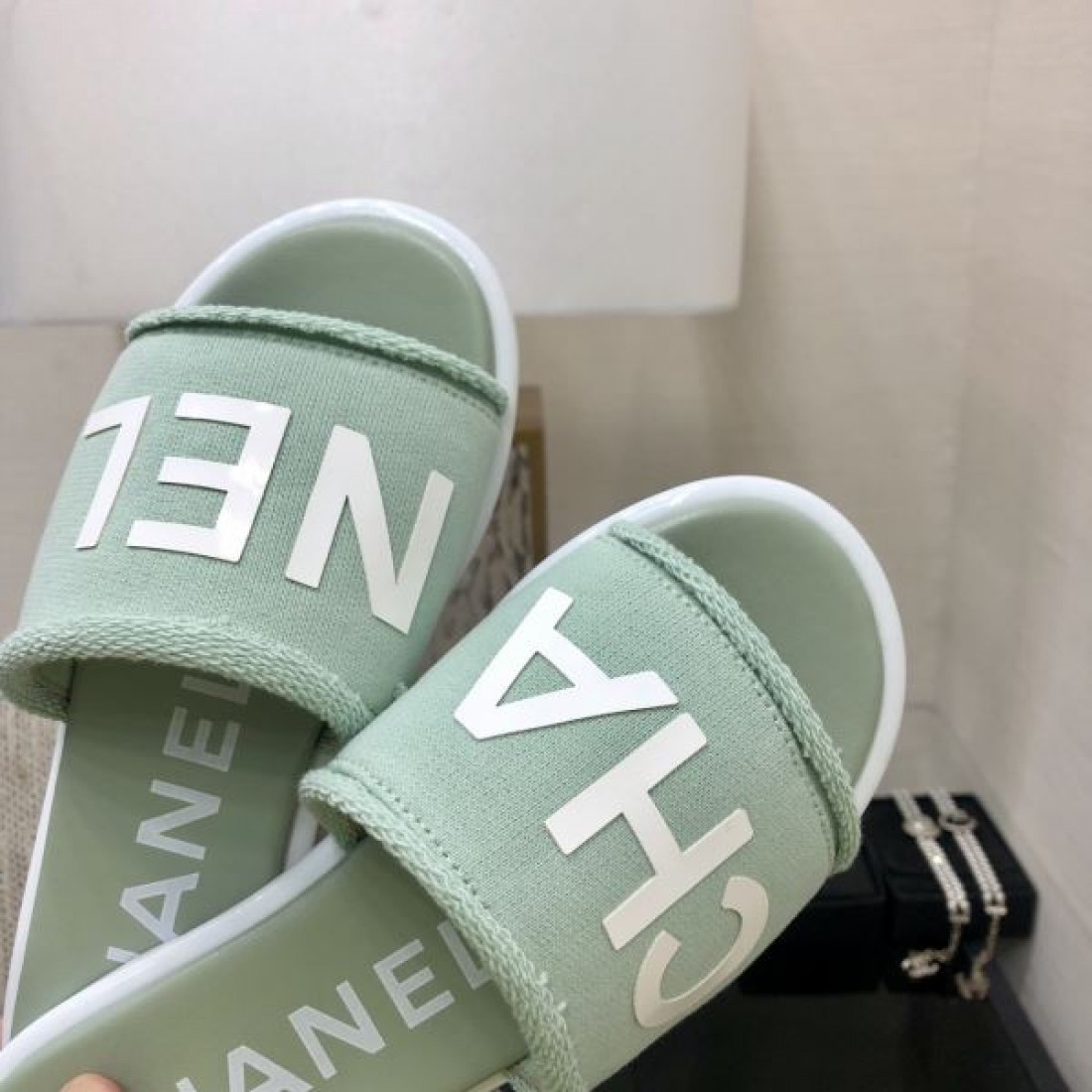 2024SS 着こなしが簡単につくれる CHANEL シャネル レディーススリッパ - 画像 (9)