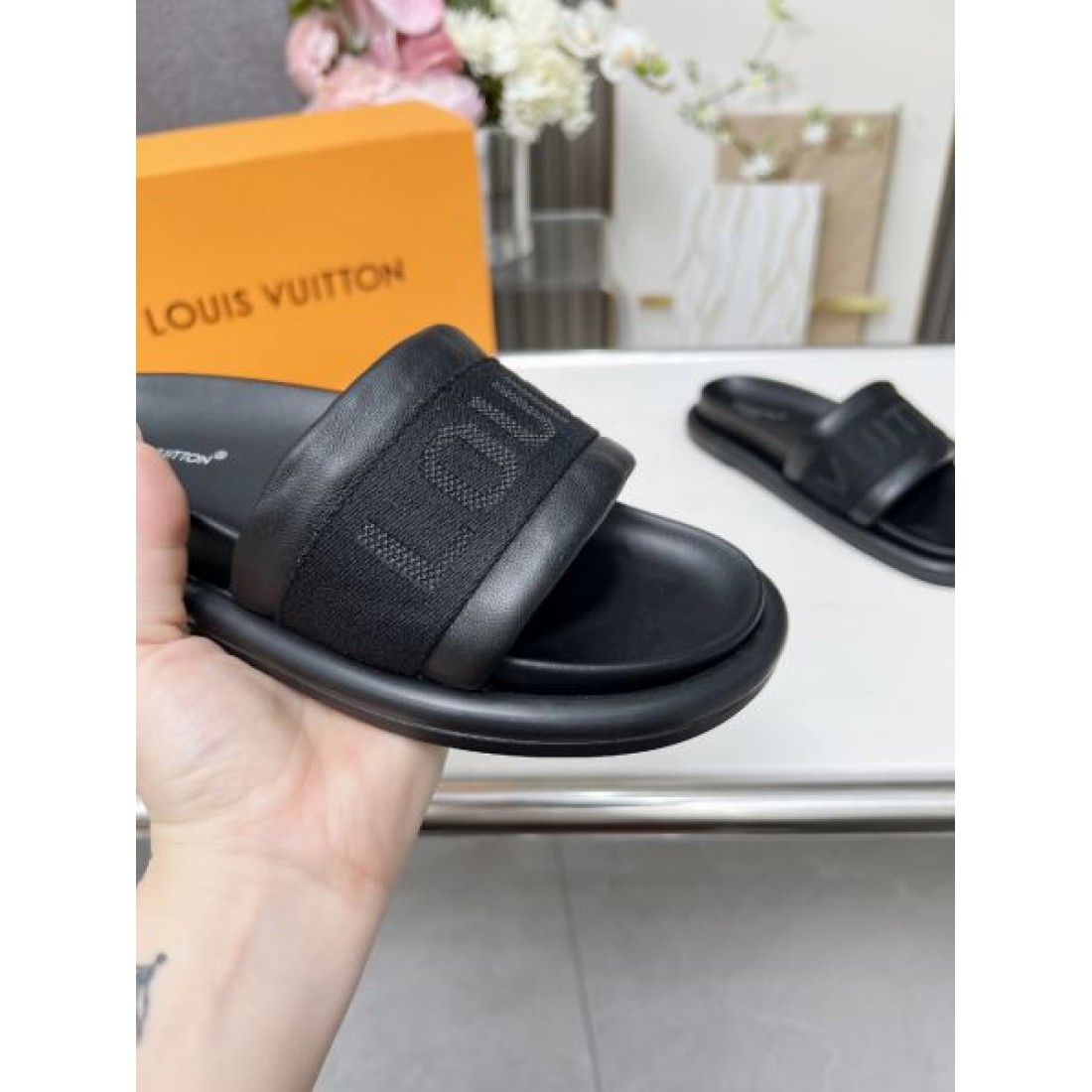 2024SS 夏らしい色味 LOUIS VUITTON ルイヴィトン レディースサンダル - 画像 (8)