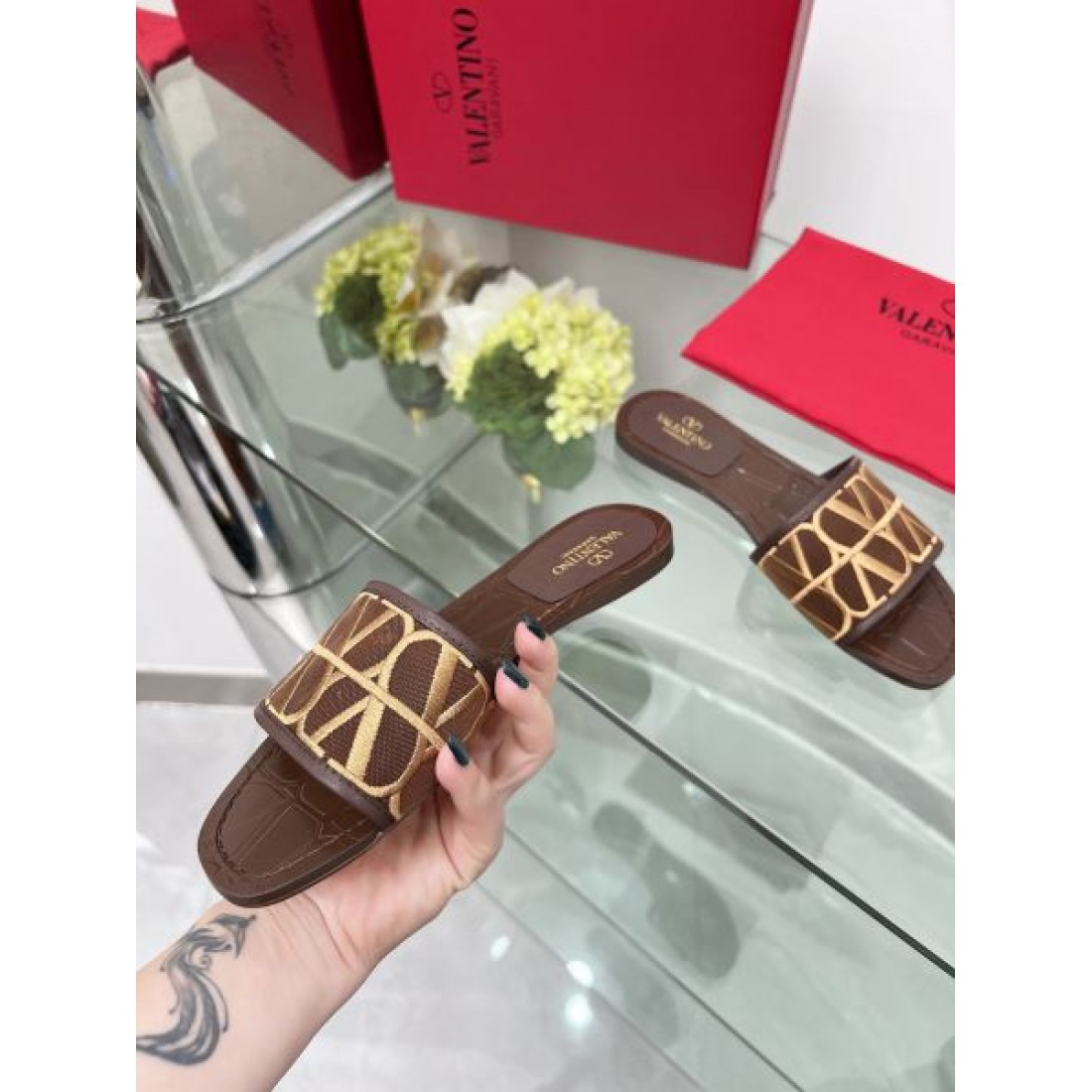 2024SS 色にも流行り VALENTINO ヴァレンティノ レディーススリッパ - 画像 (9)