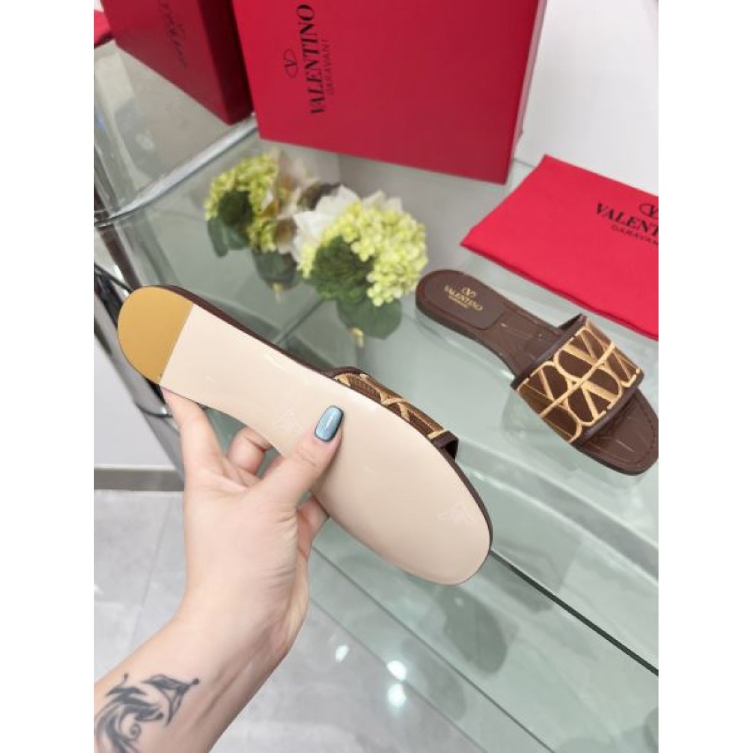2024SS 色にも流行り VALENTINO ヴァレンティノ レディーススリッパ - 画像 (11)