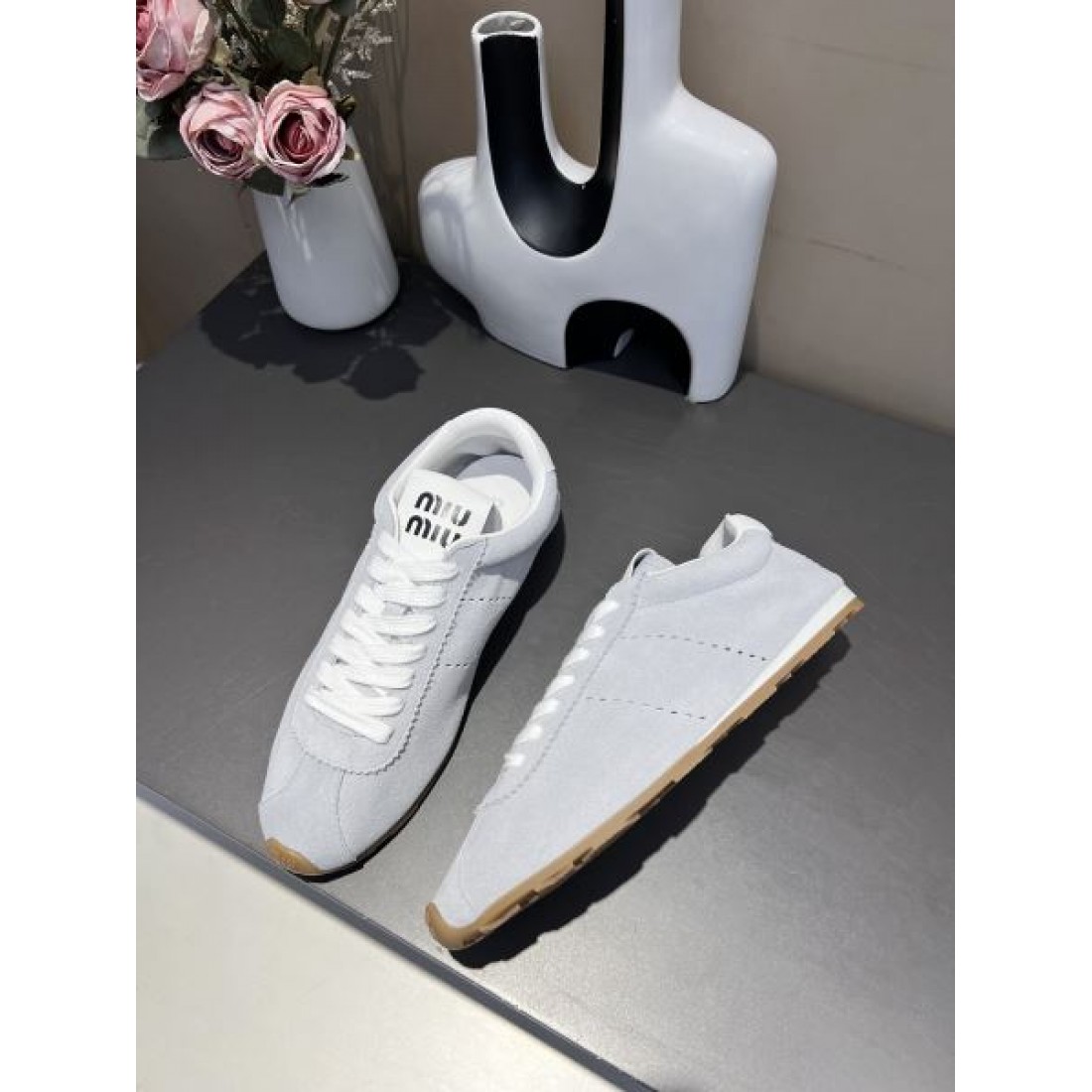 2024SS 季節を問わず活躍し MIU MIU ミュウミュウ レディース用 スニーカー - 画像 (9)