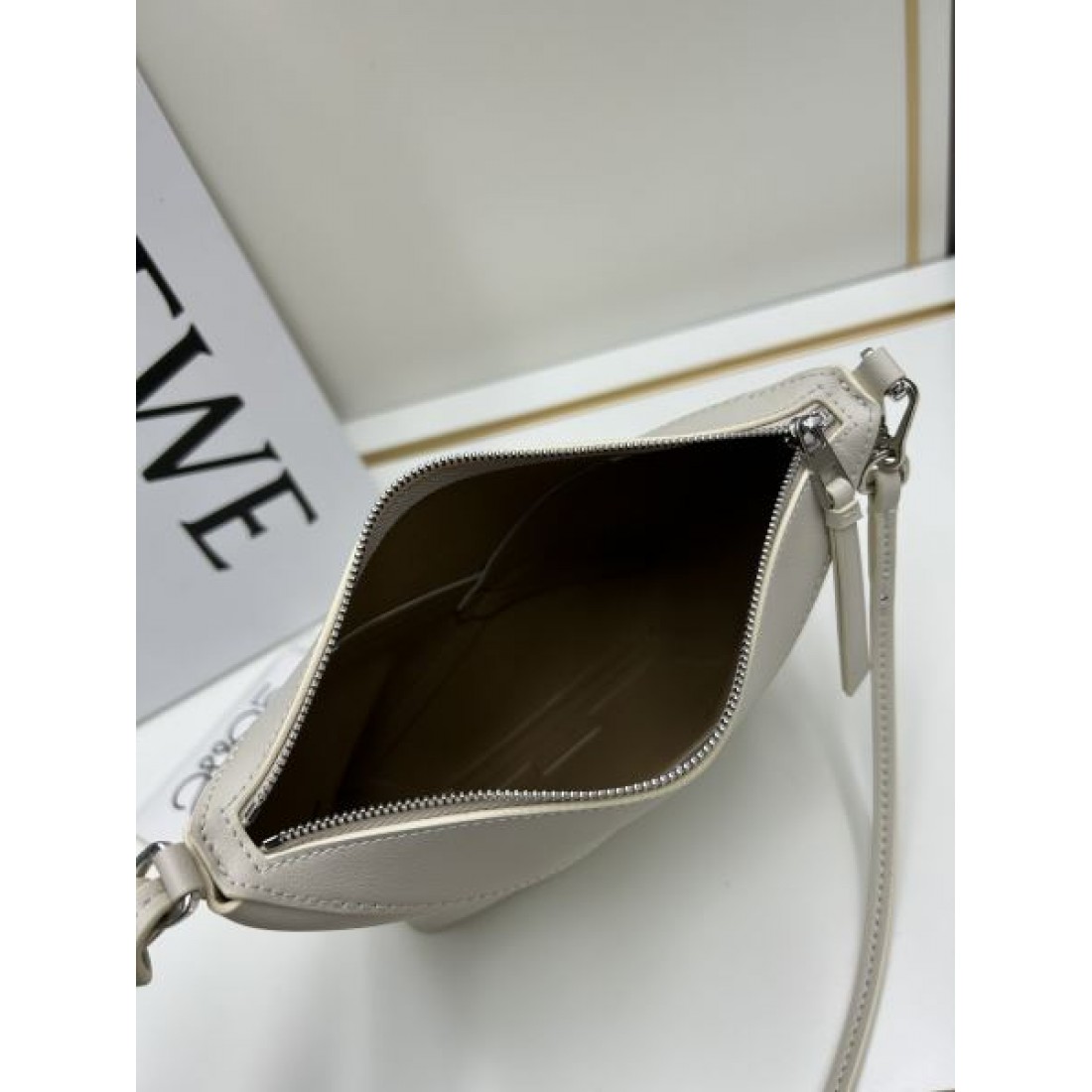 2025SS ショルダーバッグ LOEWE ロエベ 人気が続行限定アイテム - 画像 (8)